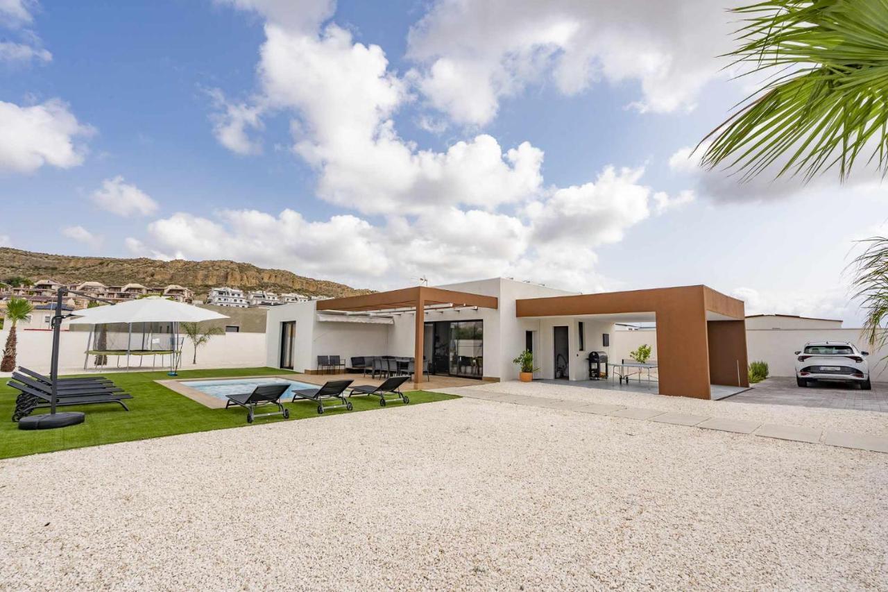 De Lujo Riopark Villa *