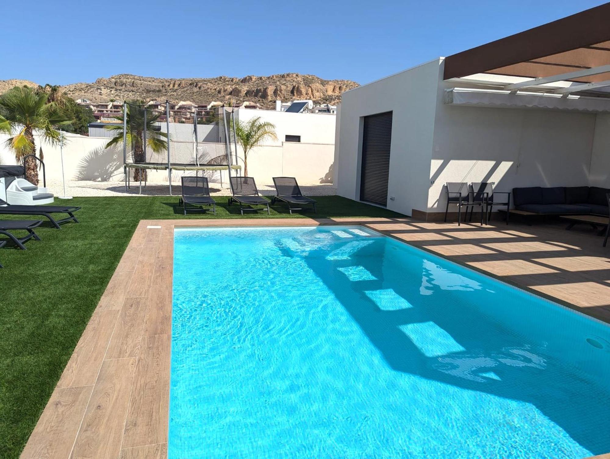 De Lujo Riopark Villa *